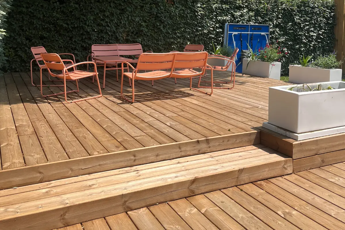 Terrasse en bois dans le luberon