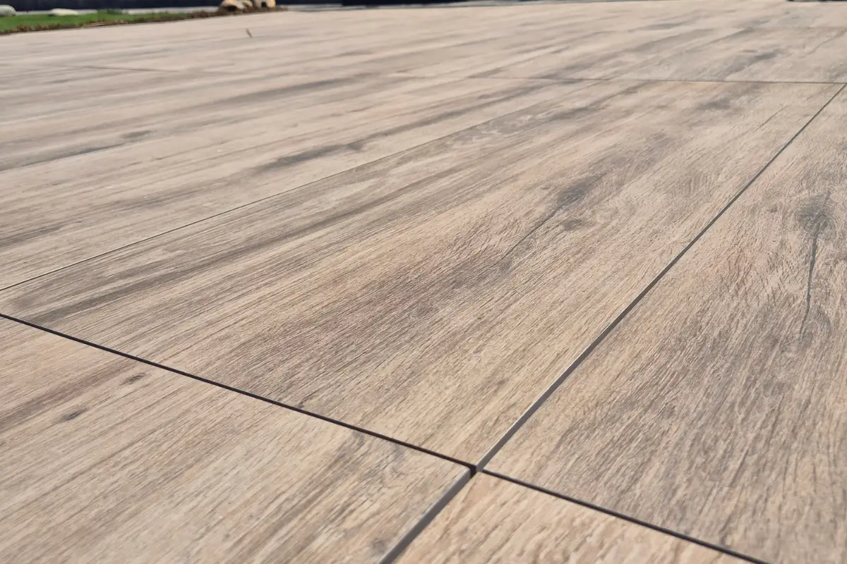 Terrasse carrelee avec pergola