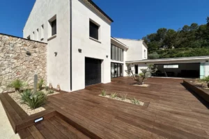 aménagement extérieur terrasse bois et piscine