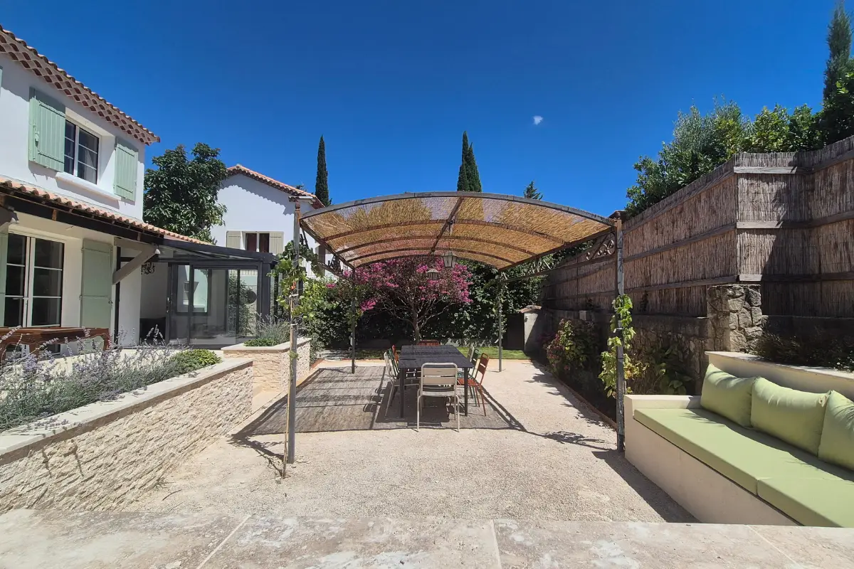 aménagement extérieur terrasse et pergola